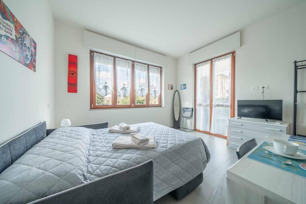 Einstein - Modern Apartment With Balcony سوما لومباردو المظهر الخارجي الصورة