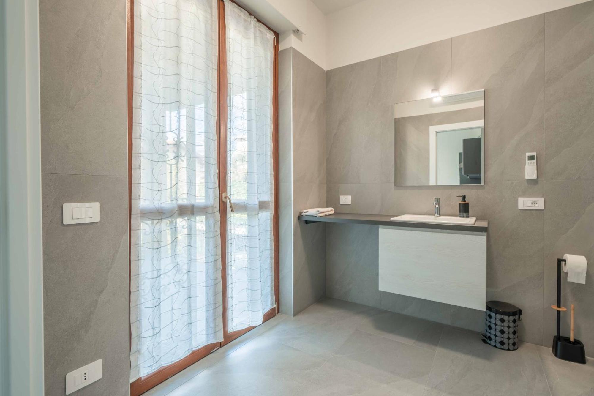 Einstein - Modern Apartment With Balcony سوما لومباردو المظهر الخارجي الصورة