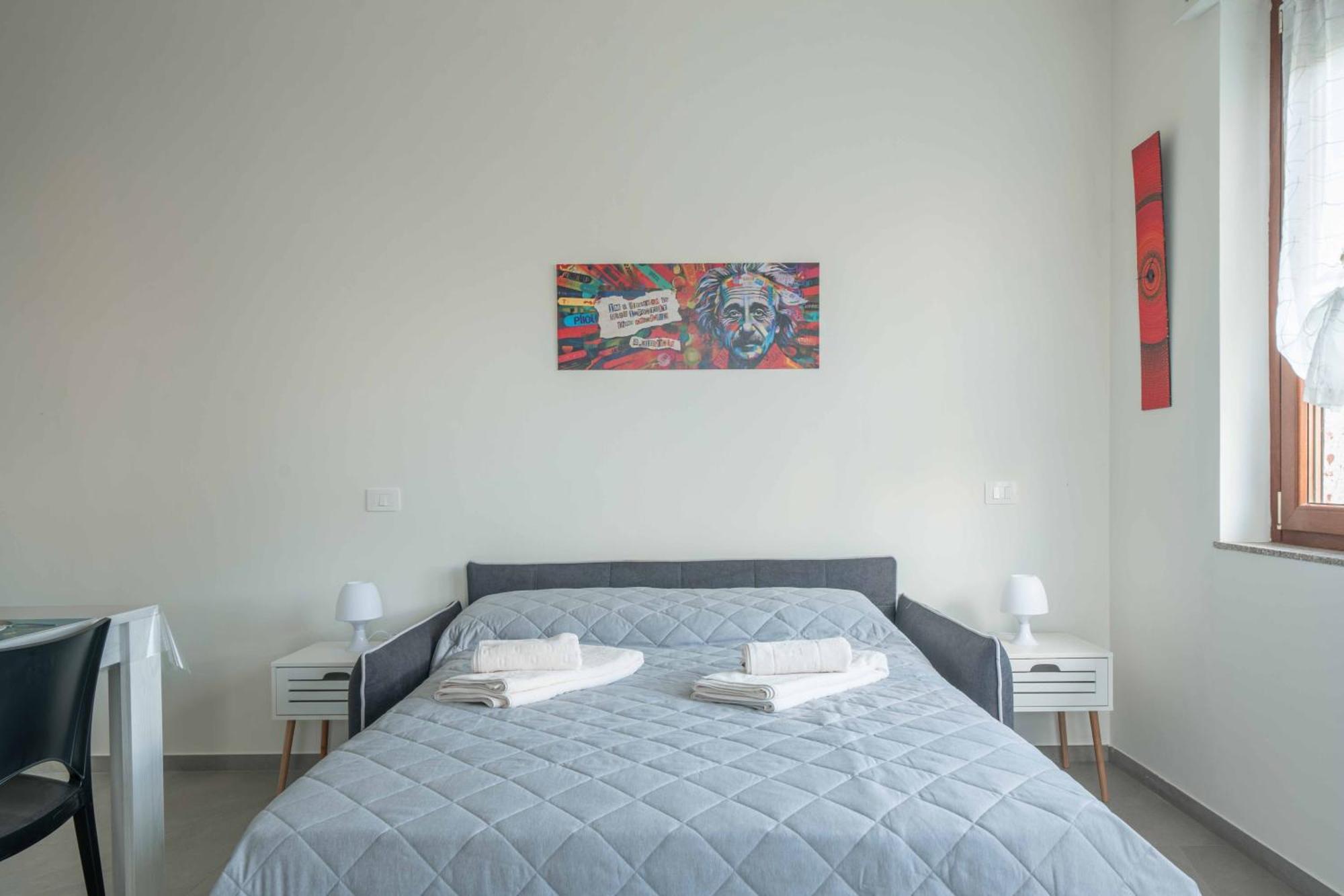 Einstein - Modern Apartment With Balcony سوما لومباردو المظهر الخارجي الصورة