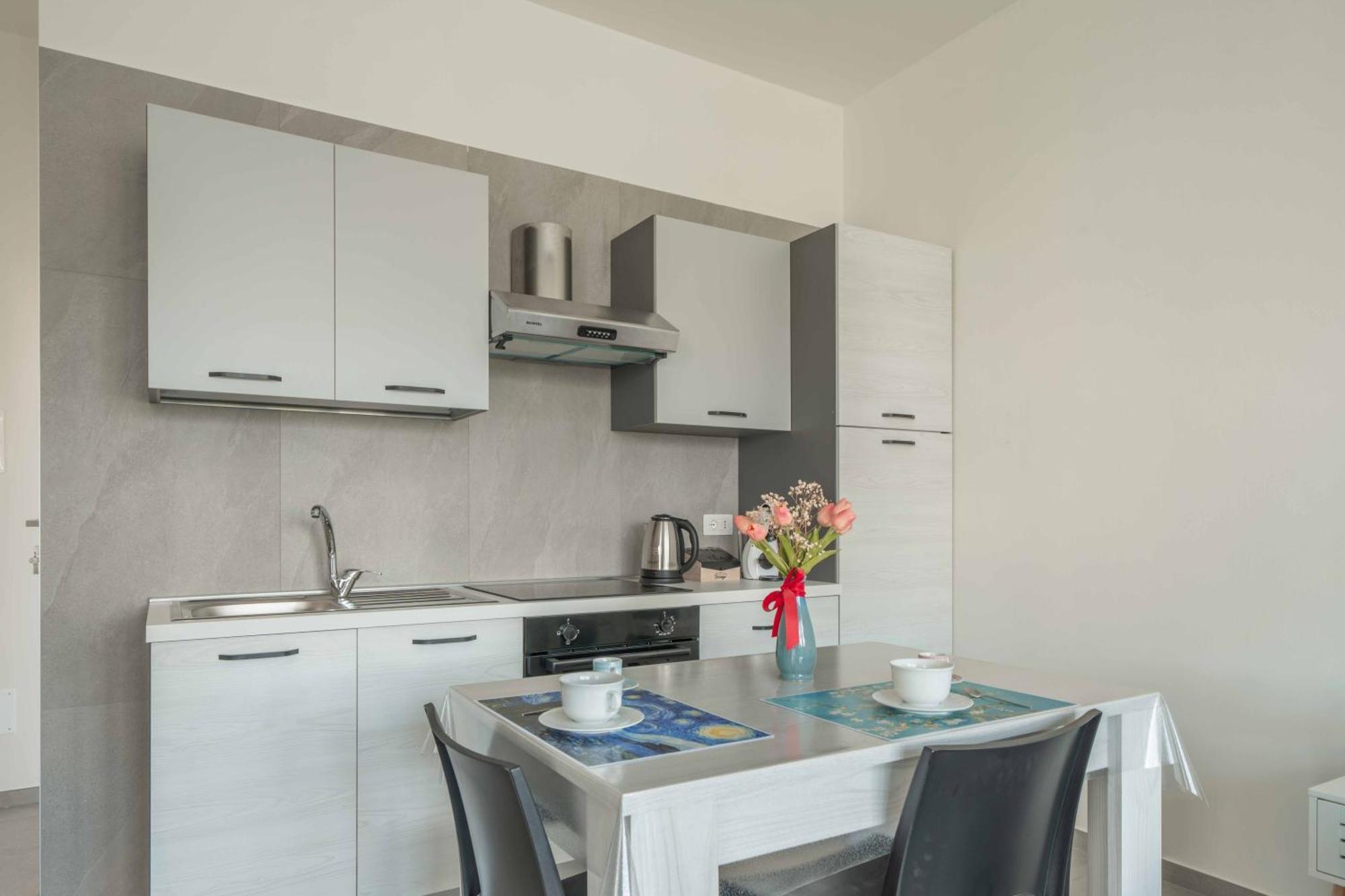 Einstein - Modern Apartment With Balcony سوما لومباردو المظهر الخارجي الصورة