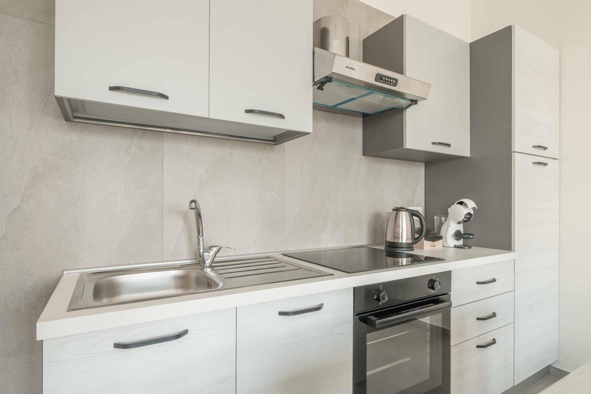 Einstein - Modern Apartment With Balcony سوما لومباردو المظهر الخارجي الصورة