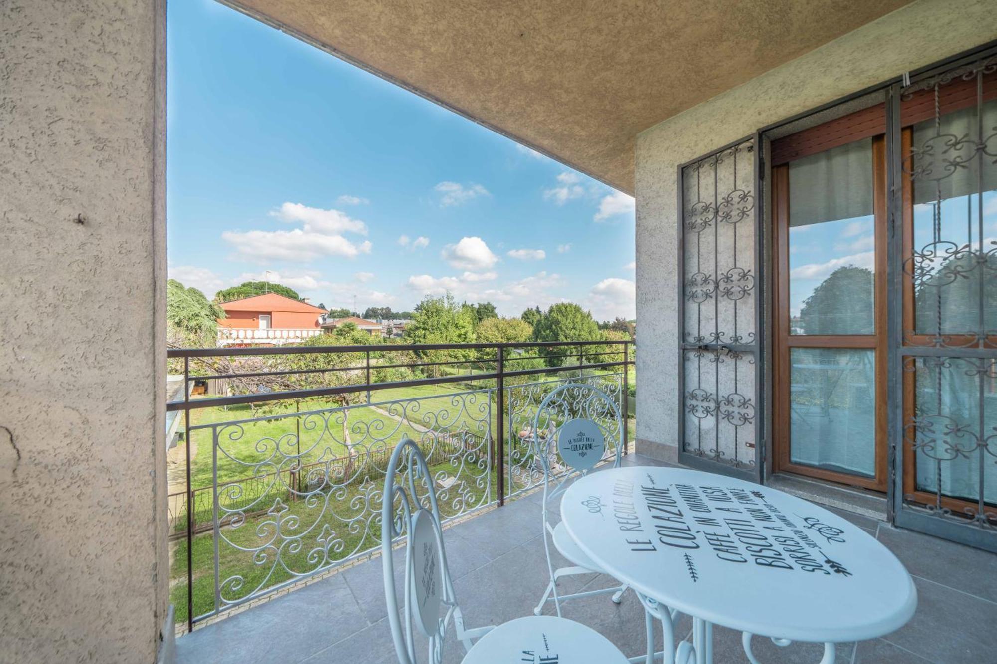 Einstein - Modern Apartment With Balcony سوما لومباردو المظهر الخارجي الصورة