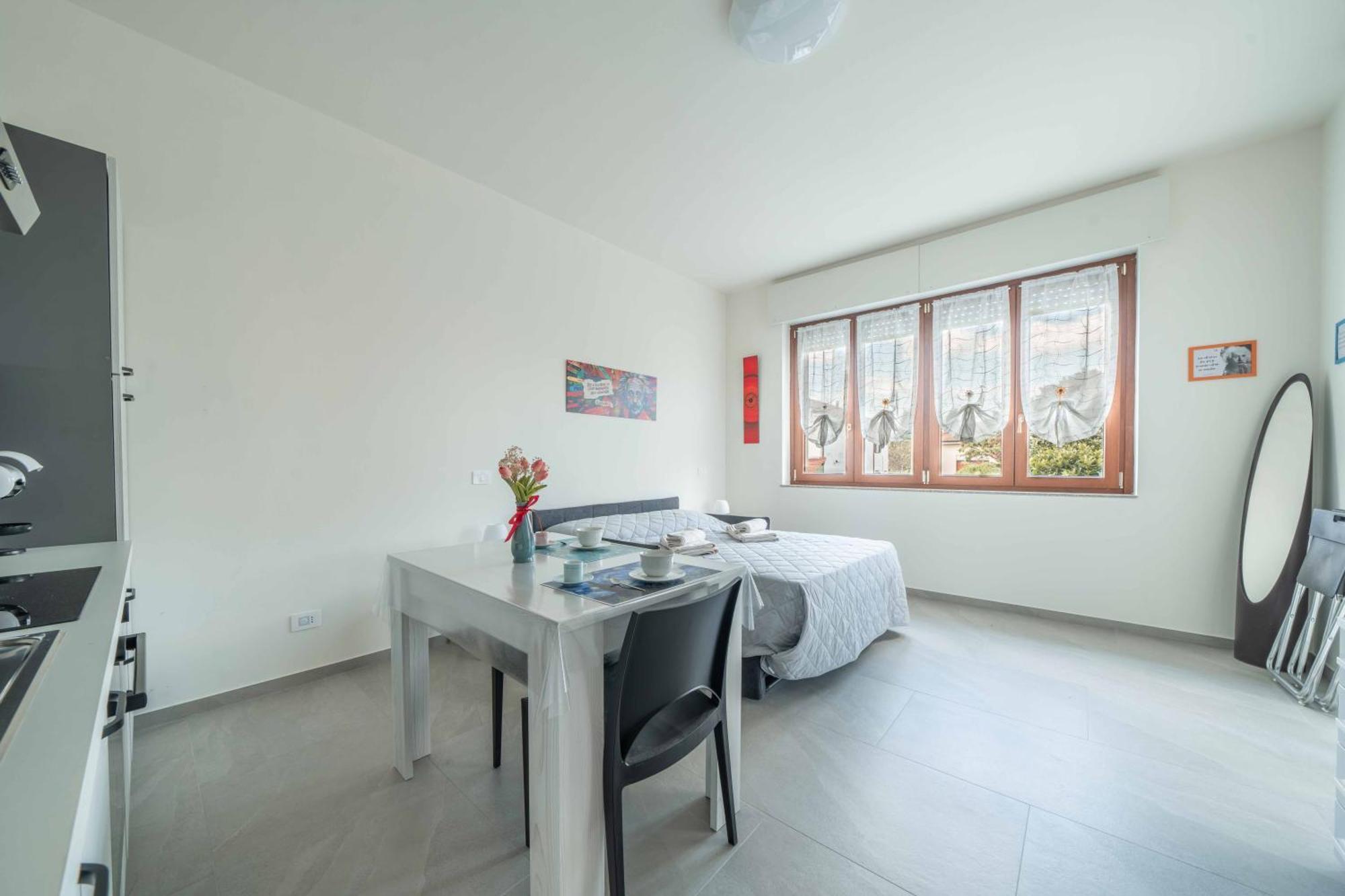 Einstein - Modern Apartment With Balcony سوما لومباردو المظهر الخارجي الصورة